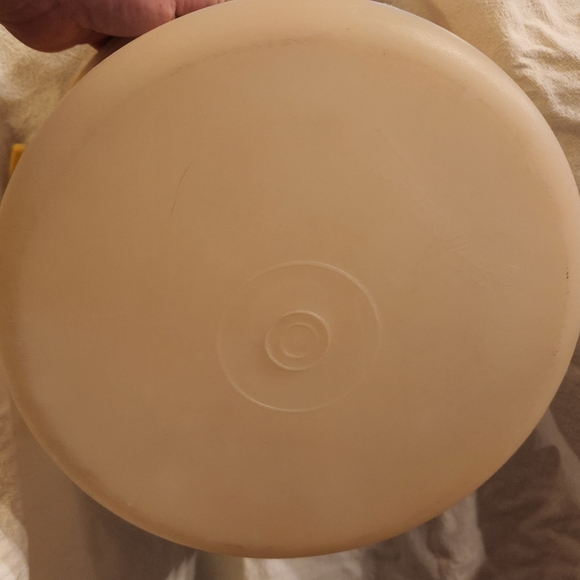 Vintage style Tupperware cake taker - Picture 2 of 7